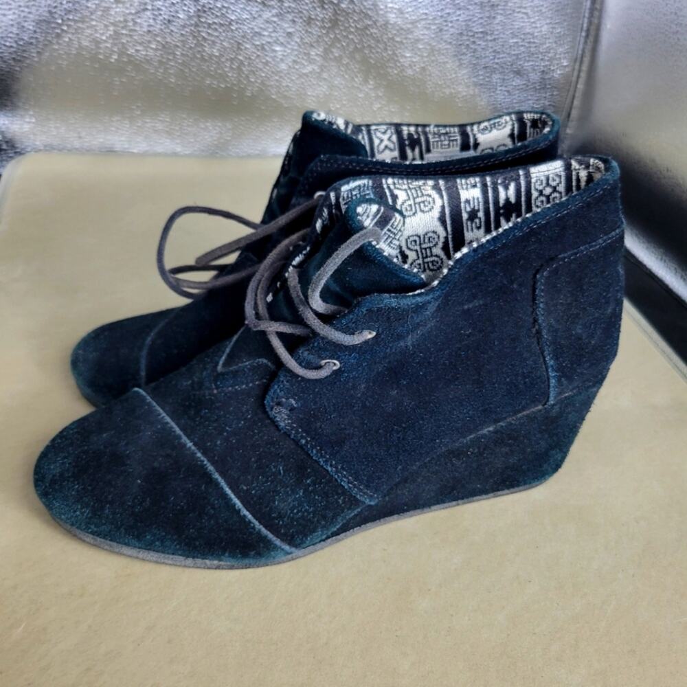 TOMS Kala Hidden Wedge Bootie Womens Size Black Suede Lace Leather Comfort Aztec